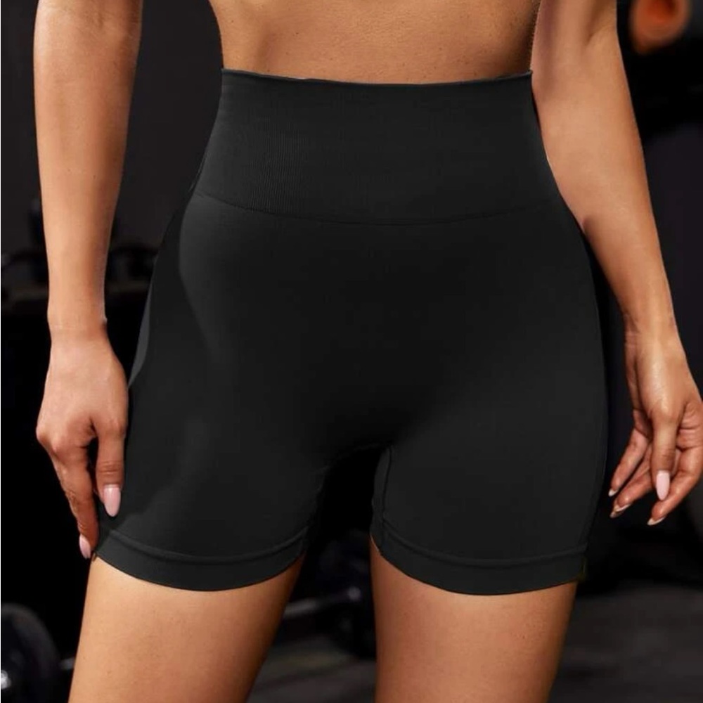 NWT Yoga Basic Seamless Scrunch Butt Wide Waistband Sports Shorts